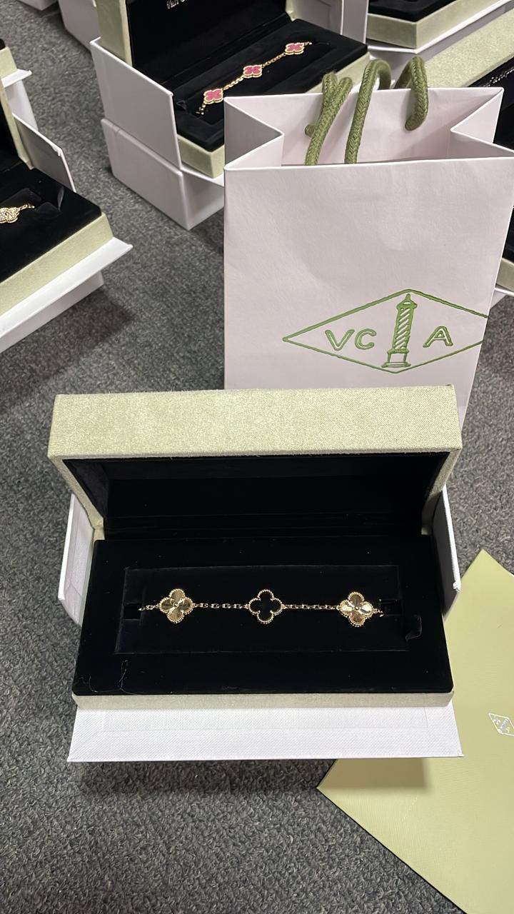 PULSO VAN CLEEF - NEGRO CON ORO