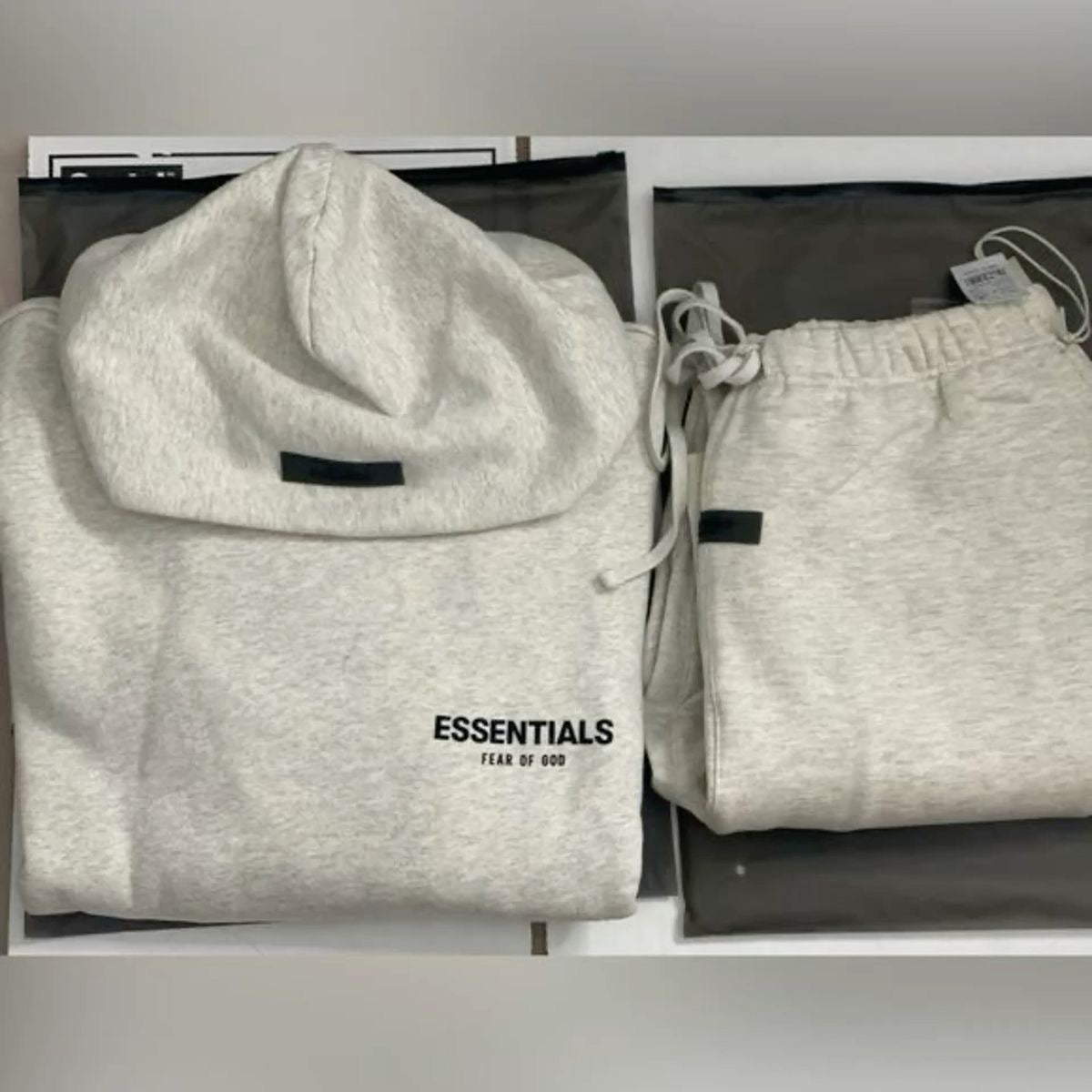 ESSENTIALS LIGHT OATMEAL SET
