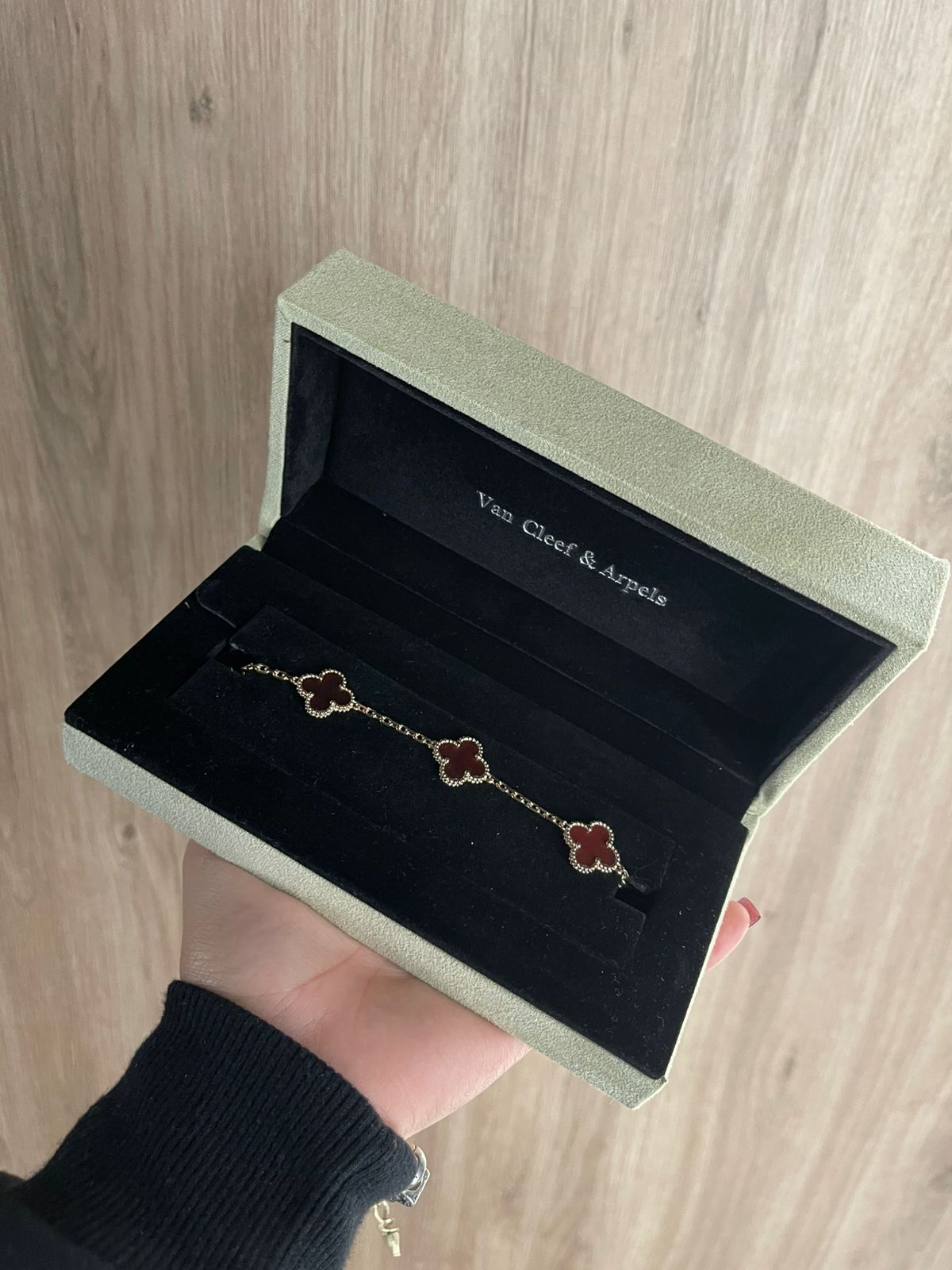 PULSO VAN CLEEF - ROJO