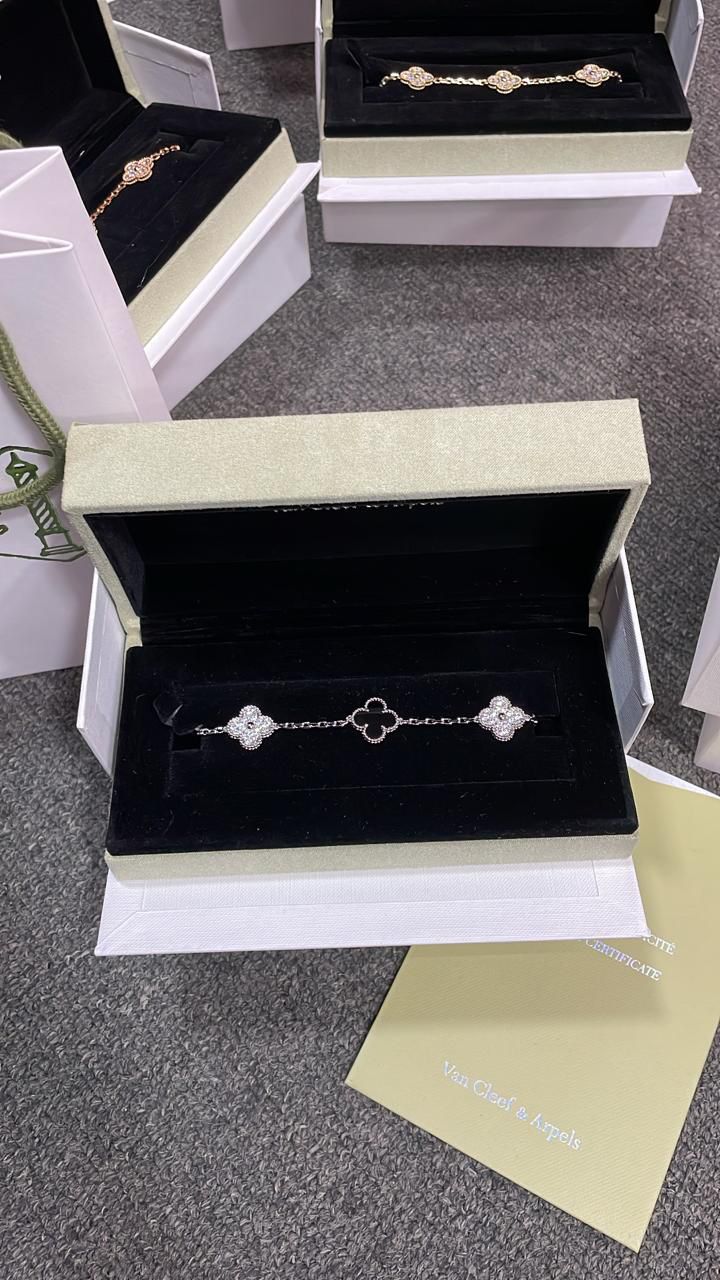PULSO VAN CLEEF - NEGRO CON PIEDRAS